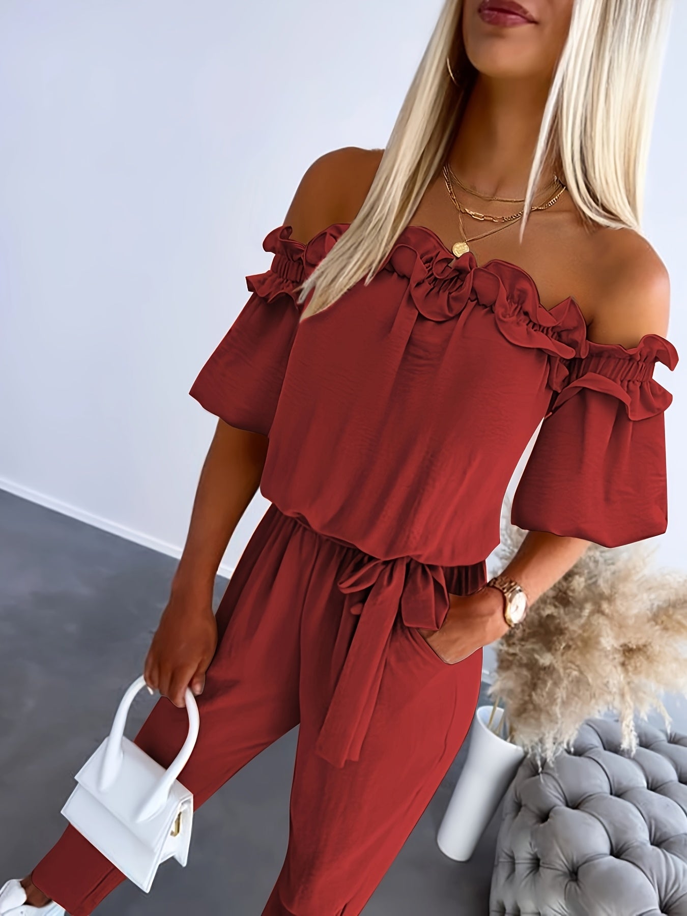 Stijlvolle Elegante Jumpsuit met Blote Schouders en Ruches Zoom - Beige, Rechte Pijpen Ontwerp, Machinewasbaar, Zomerse Damesmode
