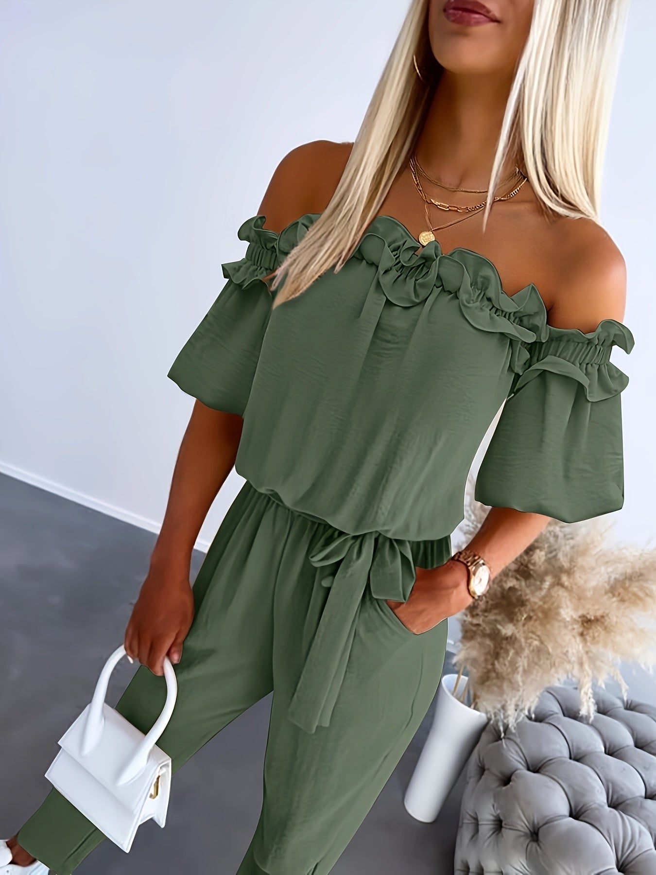 Stijlvolle Elegante Jumpsuit met Blote Schouders en Ruches Zoom - Beige, Rechte Pijpen Ontwerp, Machinewasbaar, Zomerse Damesmode