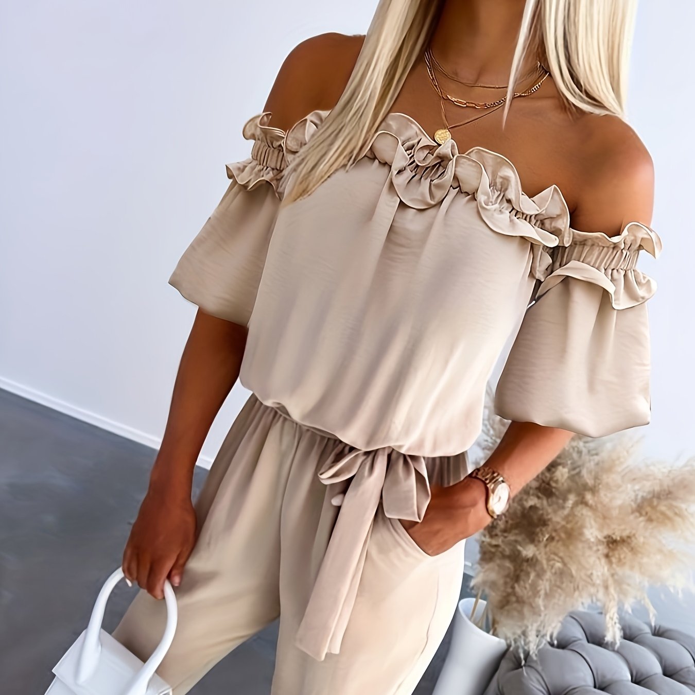 Stijlvolle Elegante Jumpsuit met Blote Schouders en Ruches Zoom - Beige, Rechte Pijpen Ontwerp, Machinewasbaar, Zomerse Damesmode