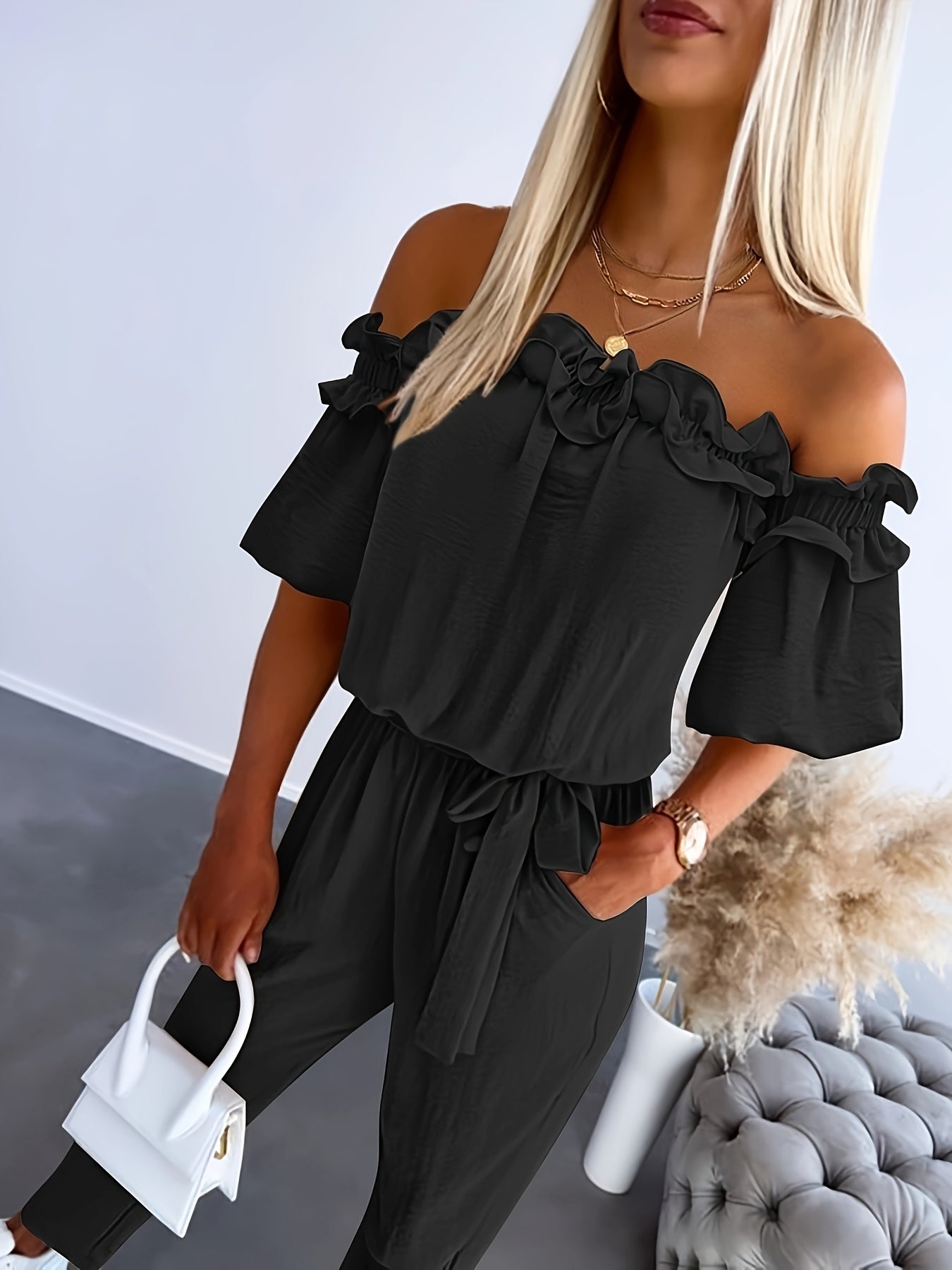 Stijlvolle Elegante Jumpsuit met Blote Schouders en Ruches Zoom - Beige, Rechte Pijpen Ontwerp, Machinewasbaar, Zomerse Damesmode